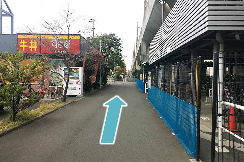 3 すき家戸田駅前店まで直進します。